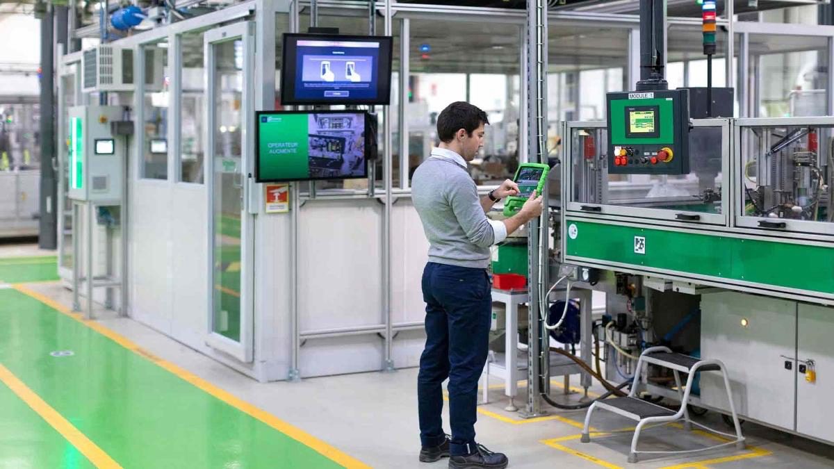 Poste opérateur sur ligne automatisée